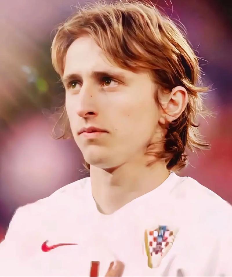 维尼修斯在所有体育场继续制造混乱