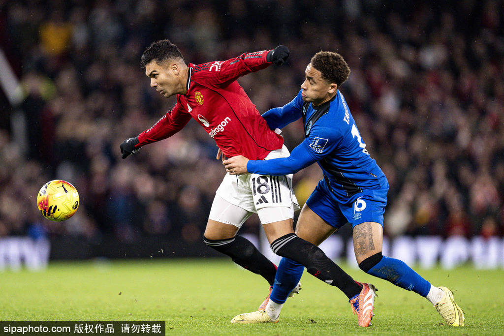 比赛一度中断！劳尔-阿森西奥被现场球迷辱骂，维尼修斯与裁判交流